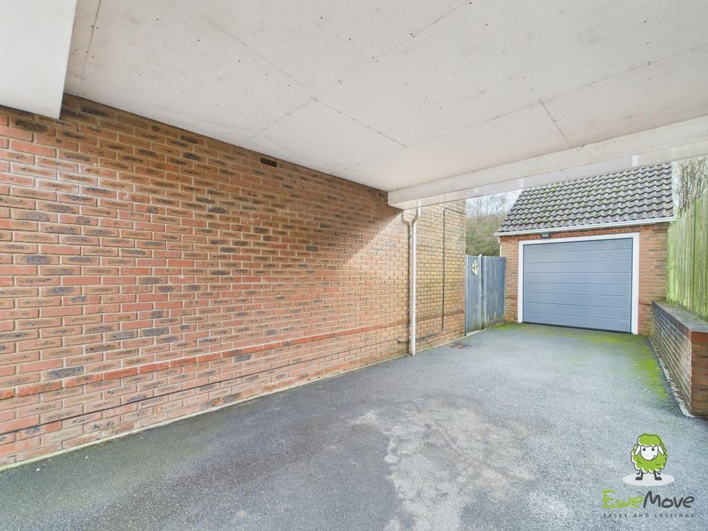 Ewe Move Estate Agents Basingstoke - Whitgift Close