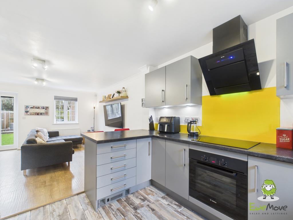 Ewe Move Estate Agents Basingstoke - Whitgift Close