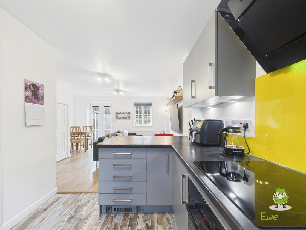 Ewe Move Estate Agents Basingstoke - Whitgift Close