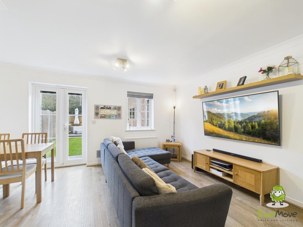 Ewe Move Estate Agents Basingstoke - Whitgift Close