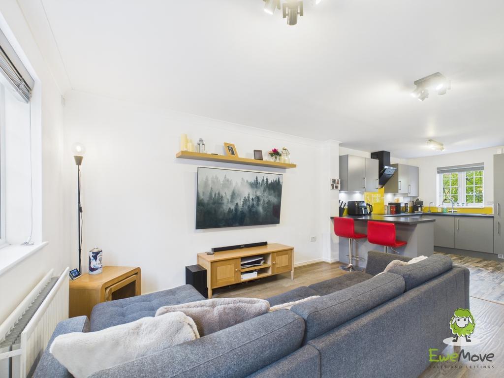 Ewe Move Estate Agents Basingstoke - Whitgift Close