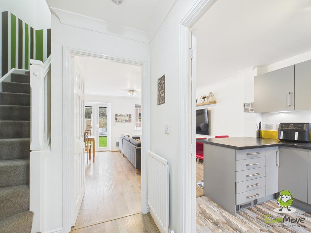 Ewe Move Estate Agents Basingstoke - Whitgift Close
