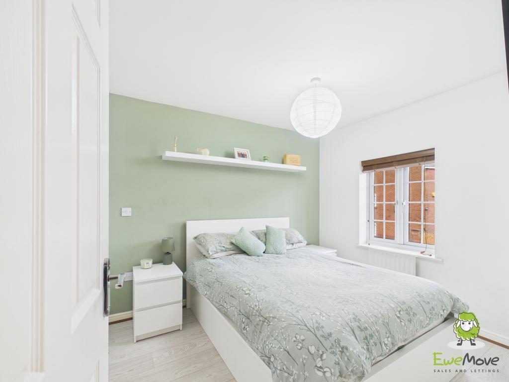 Ewe Move Estate Agents Basingstoke - Whitgift Close