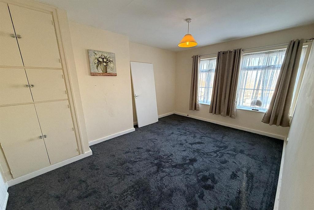 Bedroom 1.jpg