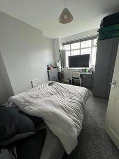 3 bedroom house to rent, Kelso Gardens, University Leeds LS2 9PS