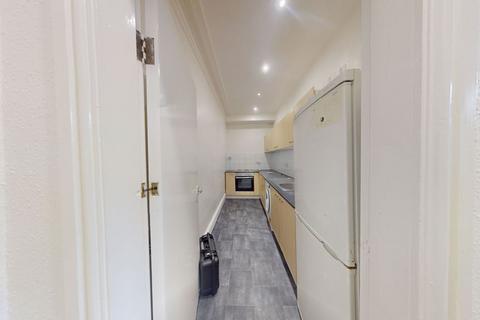 3 bedroom house to rent, Wrangthorn Avenue, Hyde Park Leeds LS6 1HE
