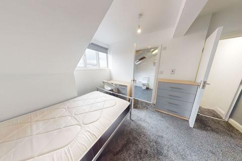 3 bedroom house to rent, Wrangthorn Avenue, Hyde Park Leeds LS6 1HE