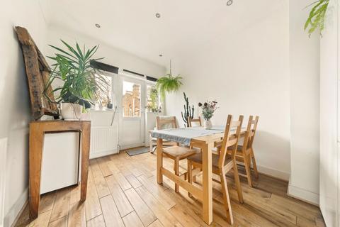 3 bedroom flat for sale, Ramsay Road, London W3