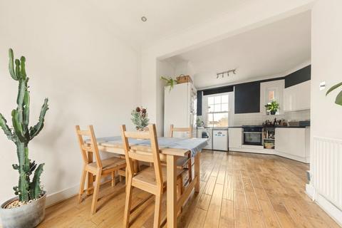 3 bedroom flat for sale, Ramsay Road, London W3