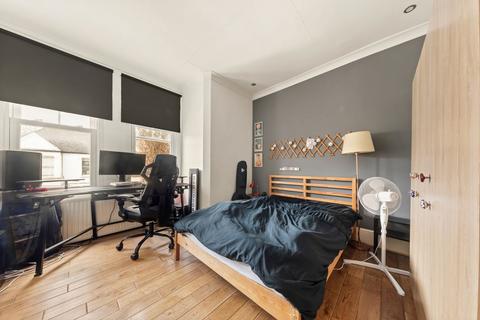3 bedroom flat for sale, Ramsay Road, London W3