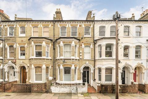 3 bedroom flat to rent, Mayflower Road, London SW9