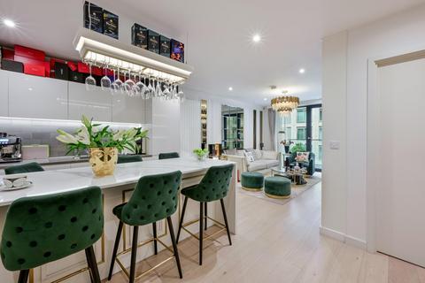2 bedroom apartment to rent, John Cabot House, Royal Wharf, London, E16