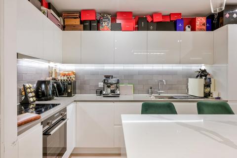 2 bedroom apartment to rent, John Cabot House, Royal Wharf, London, E16