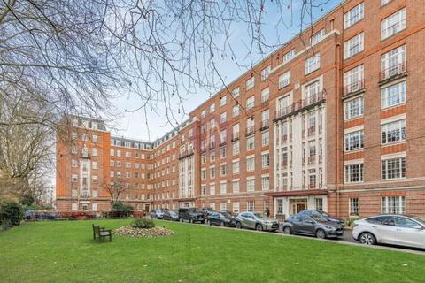 Finchley Road, St. Johns Wood, London, NW8