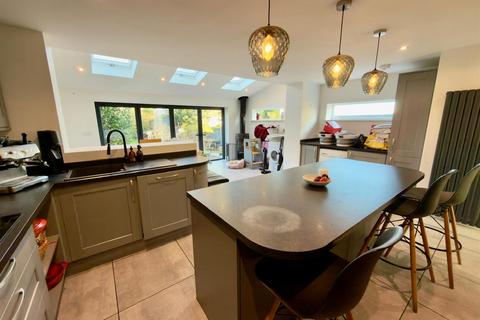 undefined, Highthorne Drive, Leeds LS17