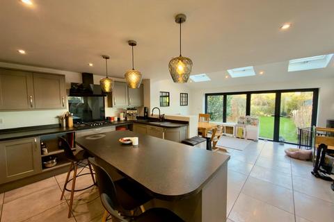 undefined, Highthorne Drive, Leeds LS17