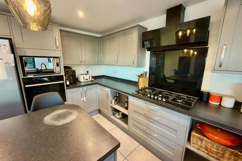 undefined, Highthorne Drive, Leeds LS17