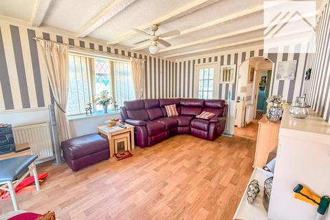 2 bedroom park home for sale, Kings Park, Creek Road, Canvey Island