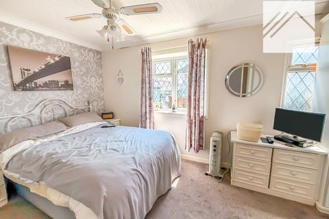 2 bedroom park home for sale, Kings Park, Creek Road, Canvey Island