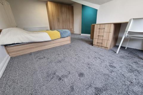 2 bedroom flat to rent, Blenheim Terrace, University, Leeds LS2 9HD