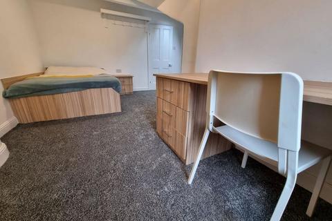 2 bedroom flat to rent, Blenheim Terrace, University, Leeds LS2 9HD