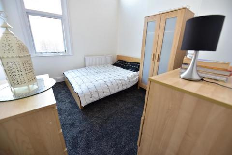 2 bedroom flat to rent, Blenheim Terrace, University, Leeds LS2 9HD