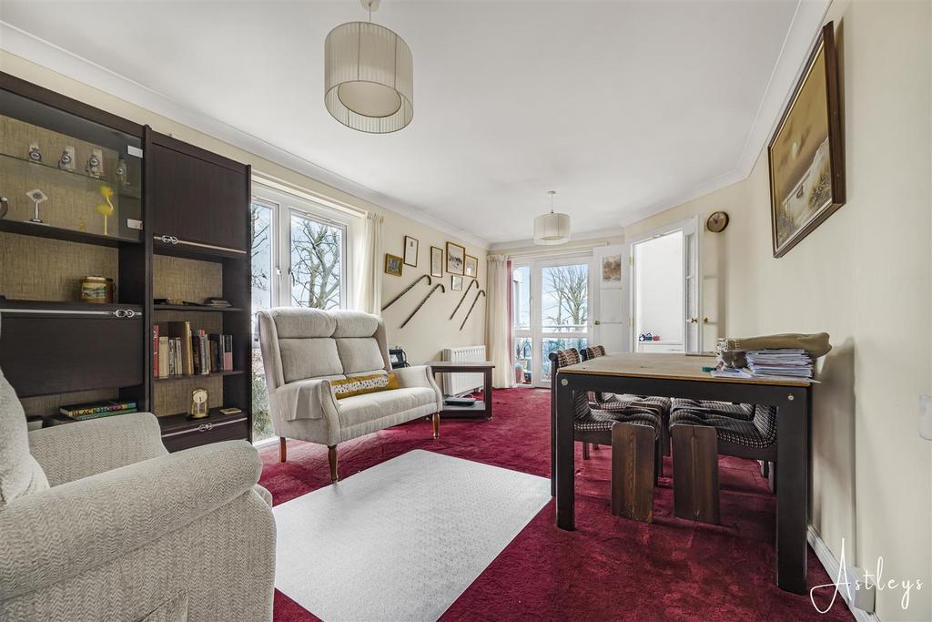 Lounge/Dining Room