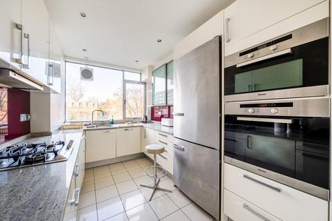 3 bedroom flat for sale, Avenue Road, London, NW8