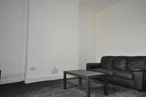 1 bedroom flat to rent, Wesley Road, Armley, Leeds LS12 1UN