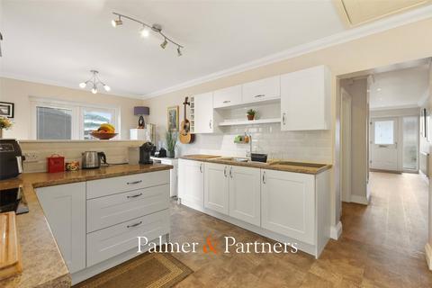 3 bedroom bungalow for sale, Highview Avenue, Clacton-on-Sea, Essex, CO15