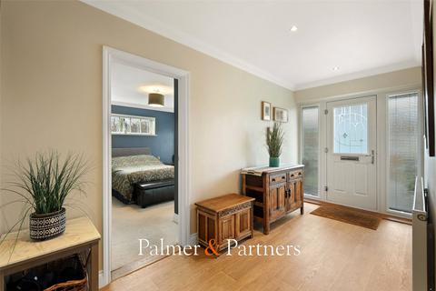 3 bedroom bungalow for sale, Highview Avenue, Clacton-on-Sea, Essex, CO15