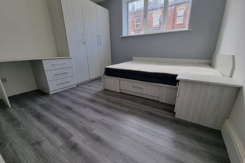 2 bedroom flat to rent, Hyde Park Road, Hyde Park, Leeds LS6 1AH