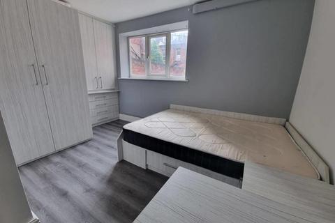 2 bedroom flat to rent, Hyde Park Road, Hyde Park, Leeds LS6 1AH