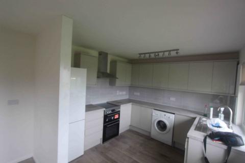 3 bedroom house to rent, WHITEB WALTHAM - OFF PALEY STREET