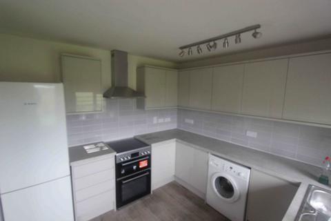 3 bedroom house to rent, WHITEB WALTHAM - OFF PALEY STREET