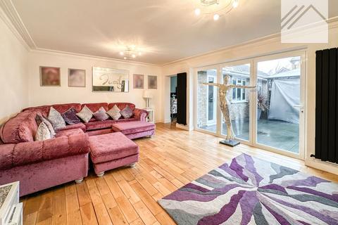 5 bedroom bungalow for sale, Newlands Road, Canvey Island