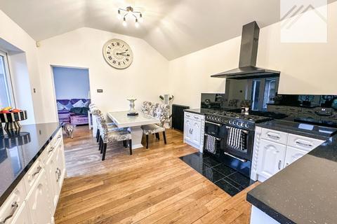 5 bedroom bungalow for sale, Newlands Road, Canvey Island