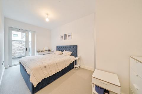 3 bedroom flat for sale, Quicks Road, Wimbledon, London, SW19