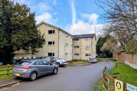 Yew Tree Court Fishery Road, Boxmoor, HP1