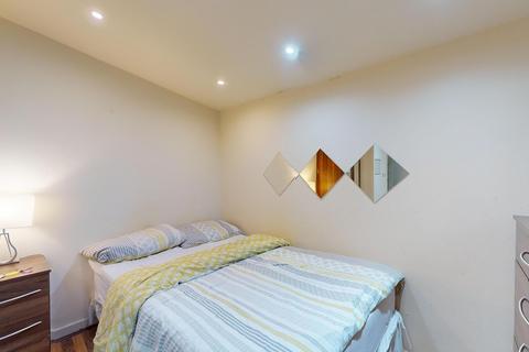 Studio to rent, Chichele Road, London NW2