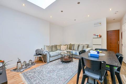2 bedroom flat for sale, Wesley Avenue, Park Royal, NW10