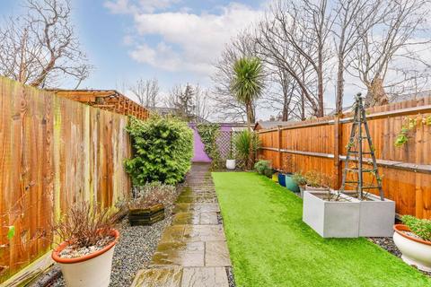2 bedroom maisonette for sale, Sunny Bank, South Norwood, London, SE25