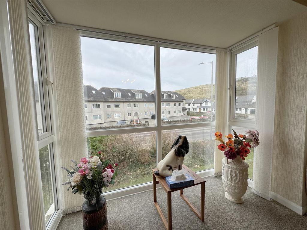 Bay Window to Front
