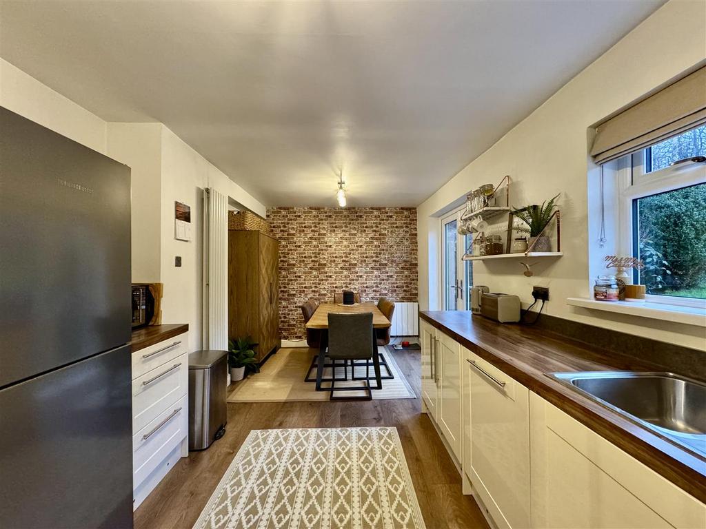 Dining kitchen