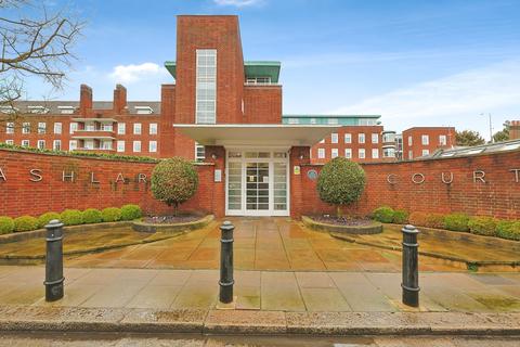 21 Ravenscourt Gardens, london, W6