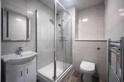 2 bedroom apartment to rent, Beverley Court, London SW20