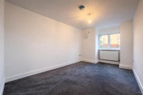 2 bedroom apartment to rent, Beverley Court, London SW20