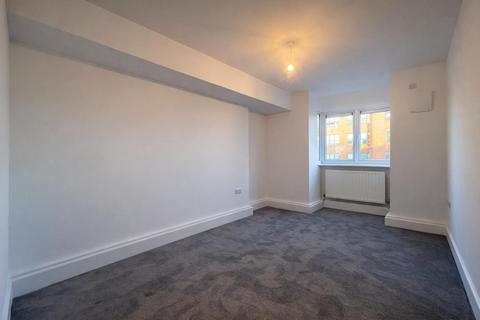 2 bedroom apartment to rent, Beverley Court, London SW20