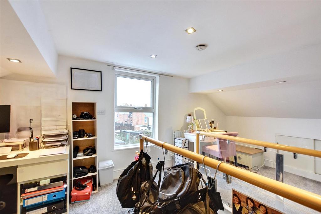 Loft Room 2.jpeg