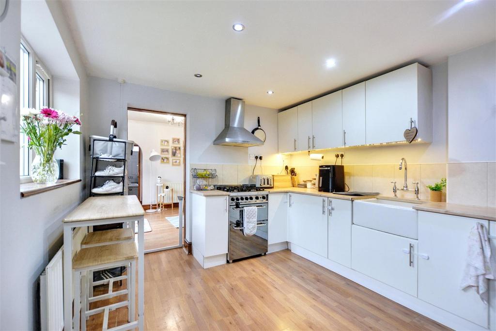 Kitchen 2.jpeg